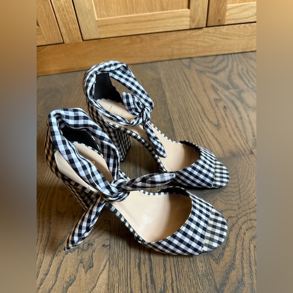 Lulus Covington Black and White Gingham Ankle Strap Heels , size 9 like new! - Picture 3 of 6